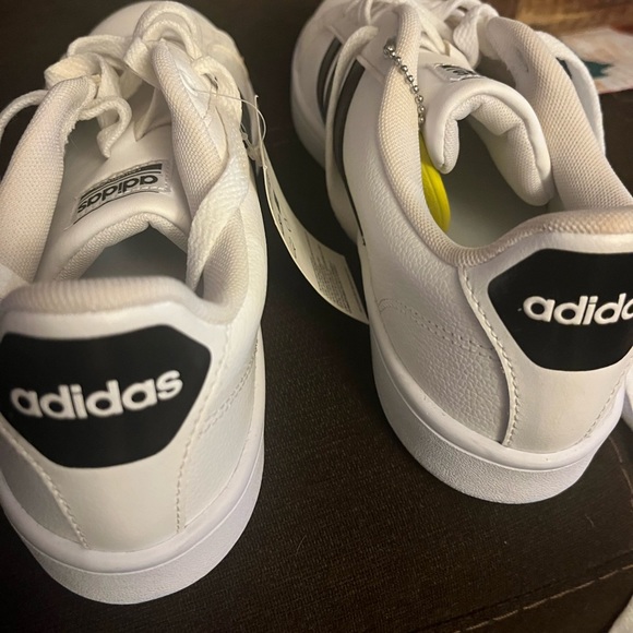 Women’s adidas - Picture 3 of 3
